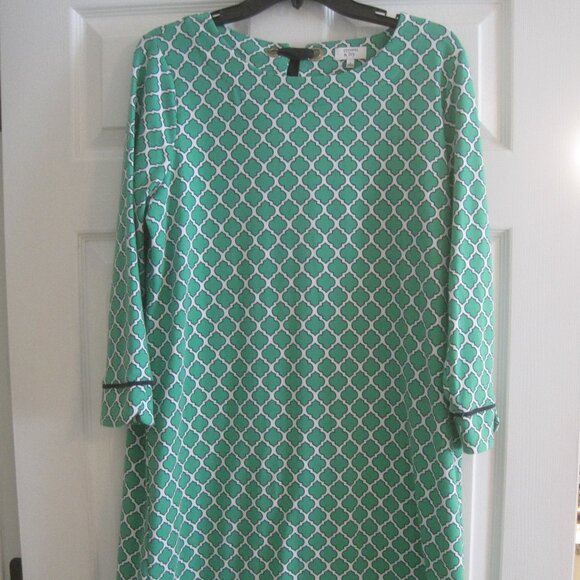 crown & ivy Dresses & Skirts - CROWN AND IVY GREEN, WHITE AND NAVY BLUE PRINT DRESS LARGE NWT $76.50